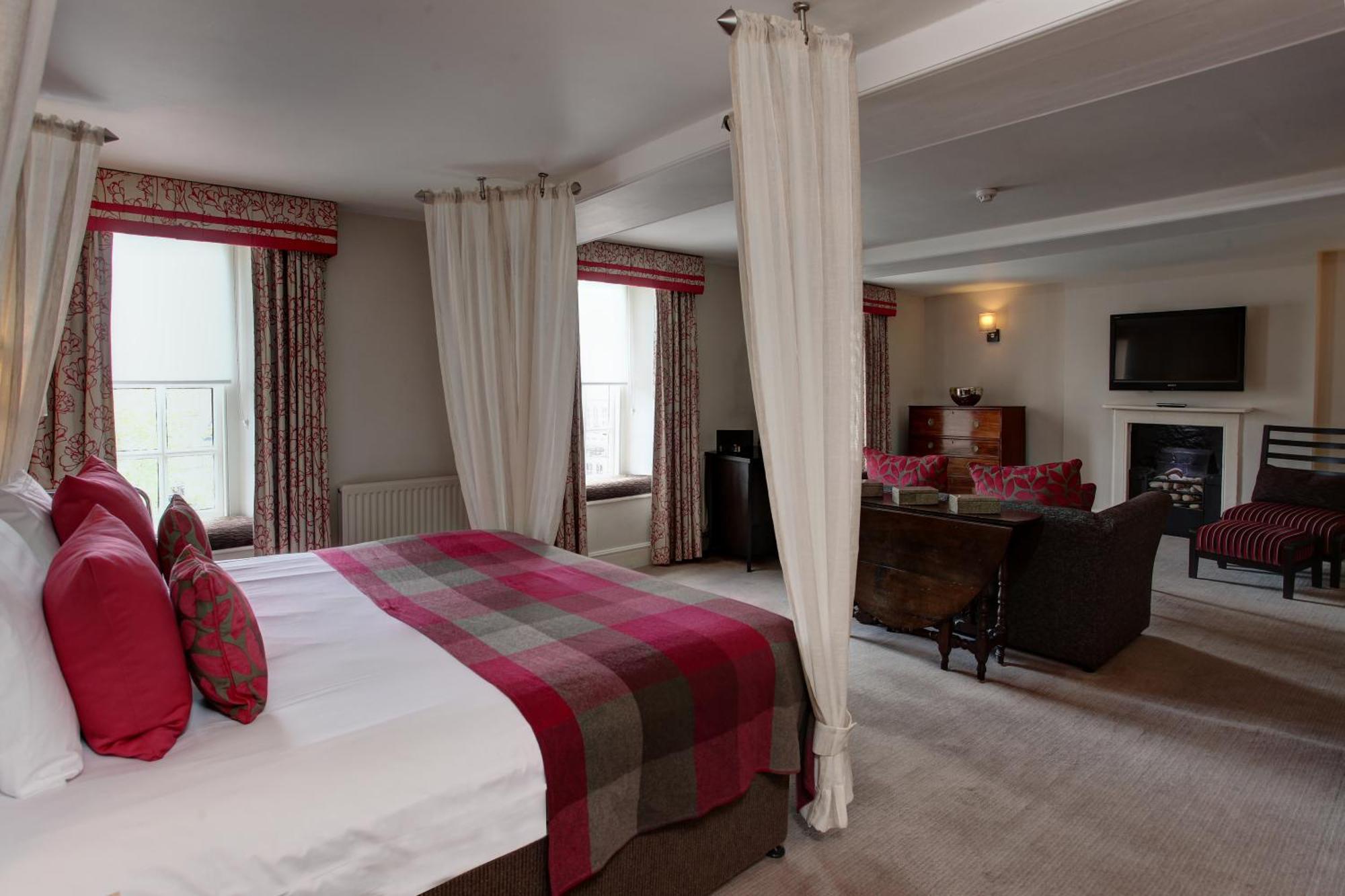 Western Angel Hotel 3*